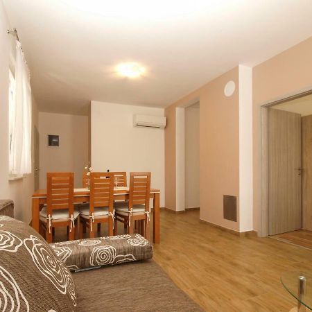 4 Stars Apartments-Pikula Fazana Exterior photo