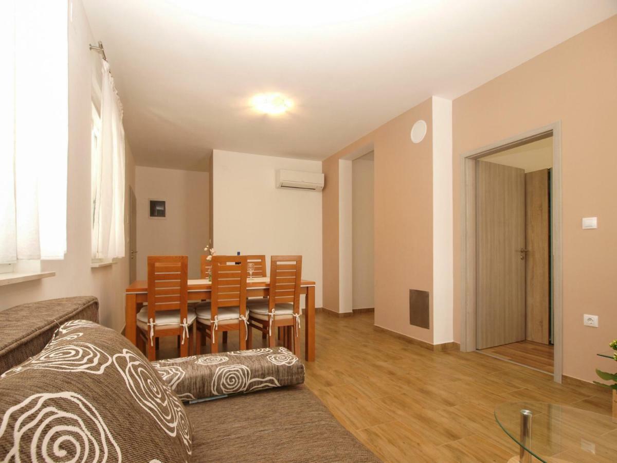 4 Stars Apartments-Pikula Fazana Exterior photo