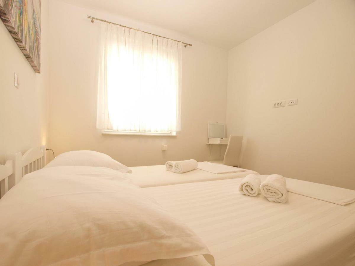 4 Stars Apartments-Pikula Fazana Exterior photo