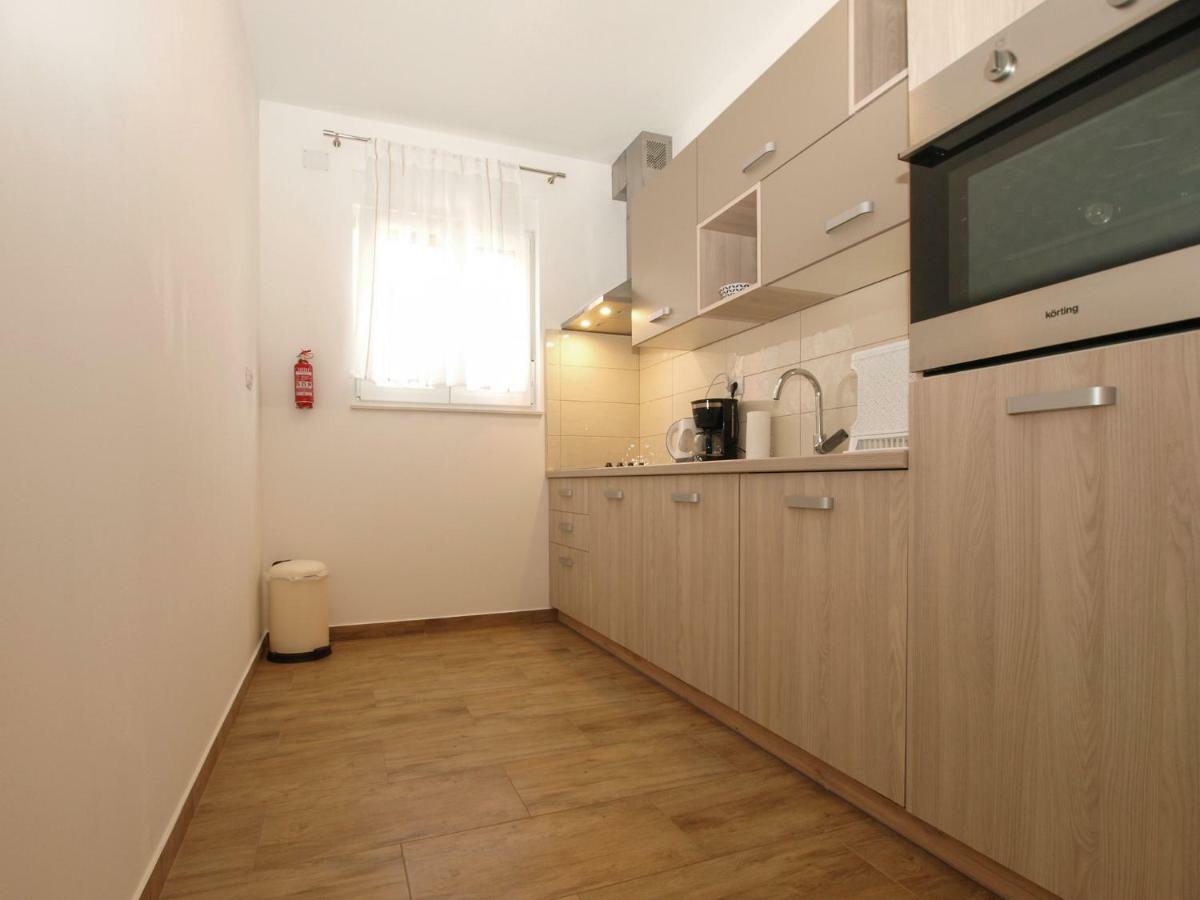 4 Stars Apartments-Pikula Fazana Exterior photo