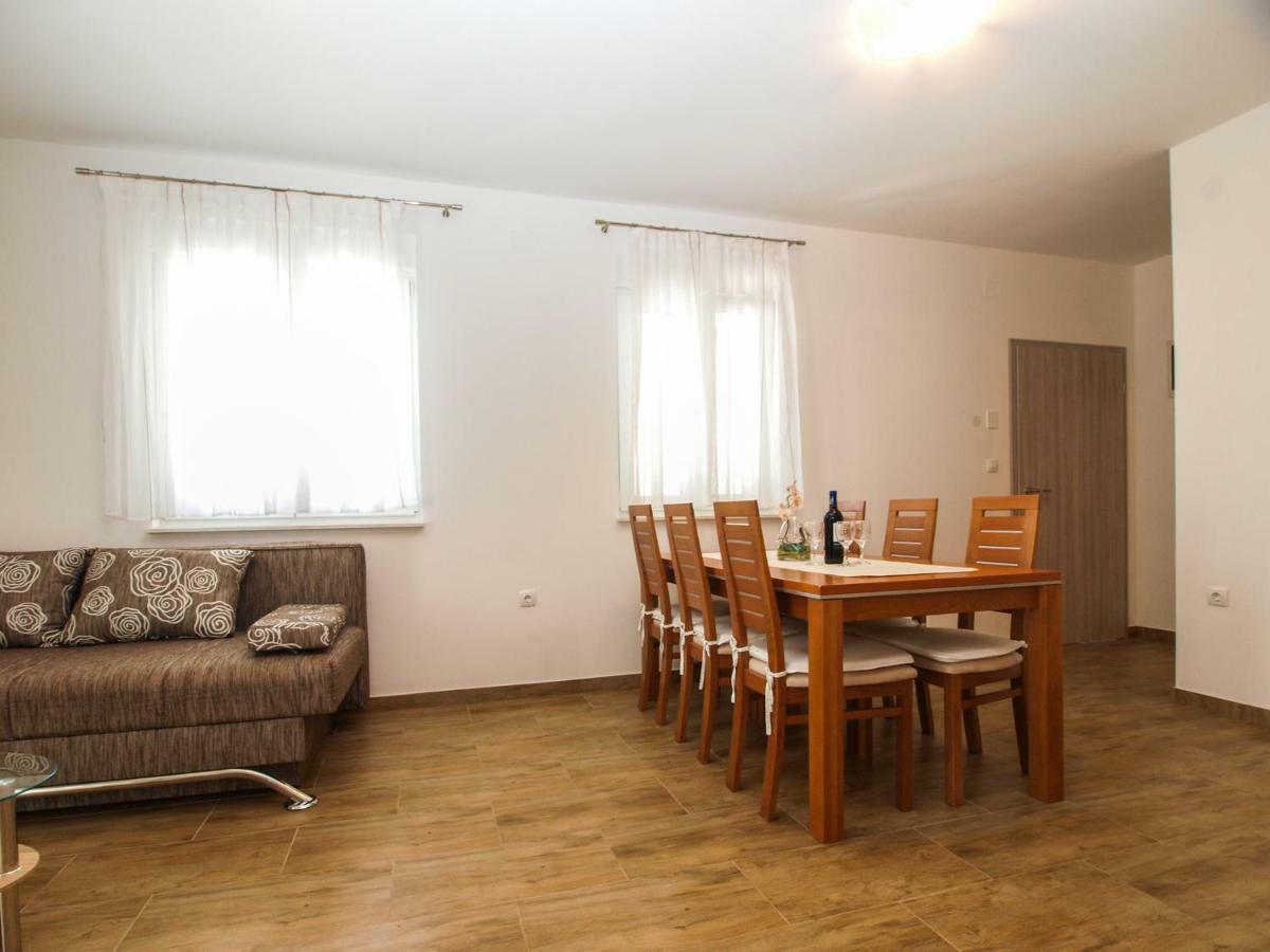 4 Stars Apartments-Pikula Fazana Exterior photo