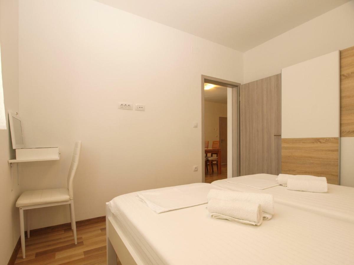 4 Stars Apartments-Pikula Fazana Exterior photo