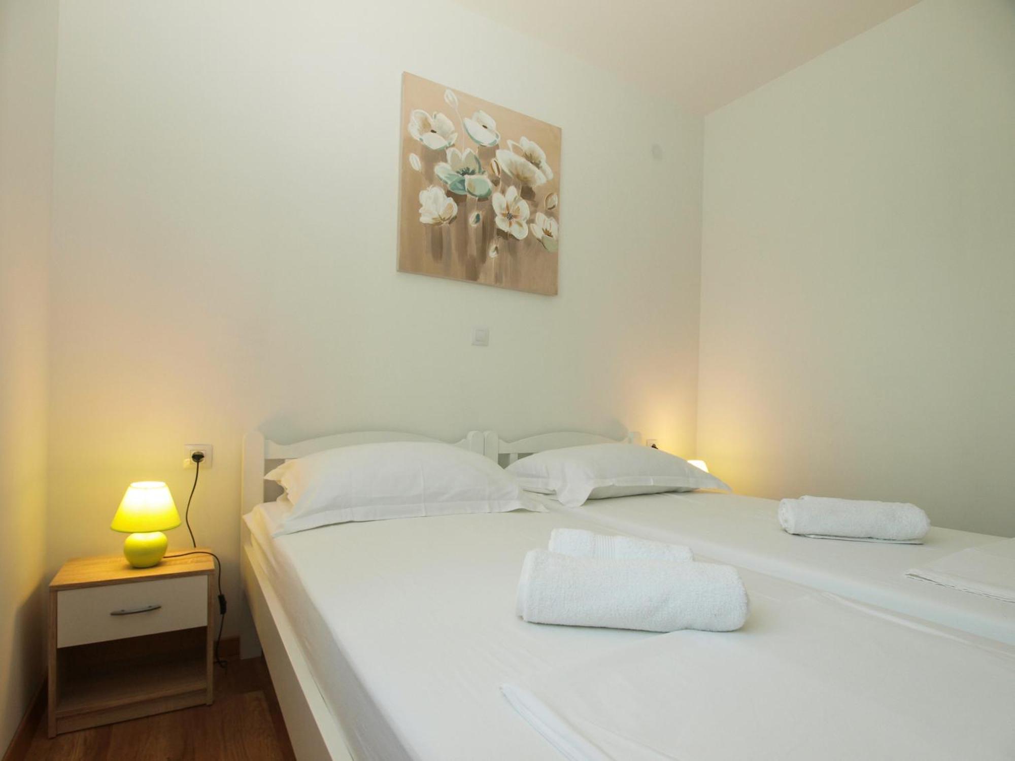 4 Stars Apartments-Pikula Fazana Exterior photo