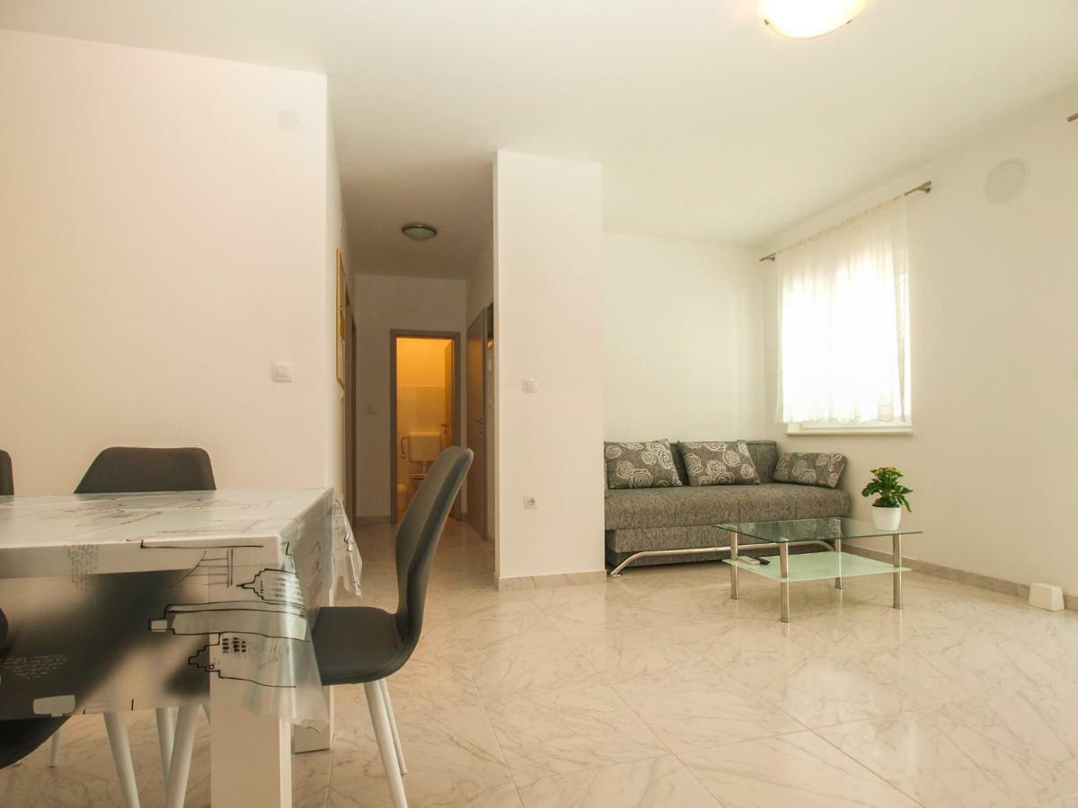 4 Stars Apartments-Pikula Fazana Exterior photo
