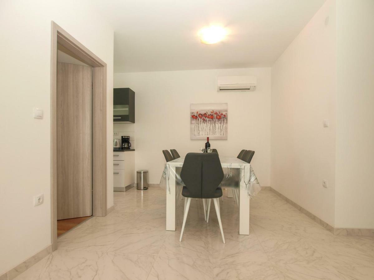 4 Stars Apartments-Pikula Fazana Exterior photo