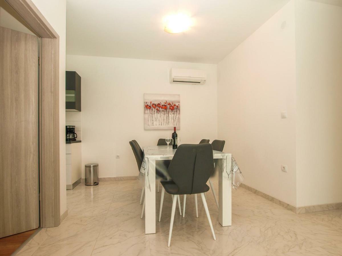 4 Stars Apartments-Pikula Fazana Exterior photo