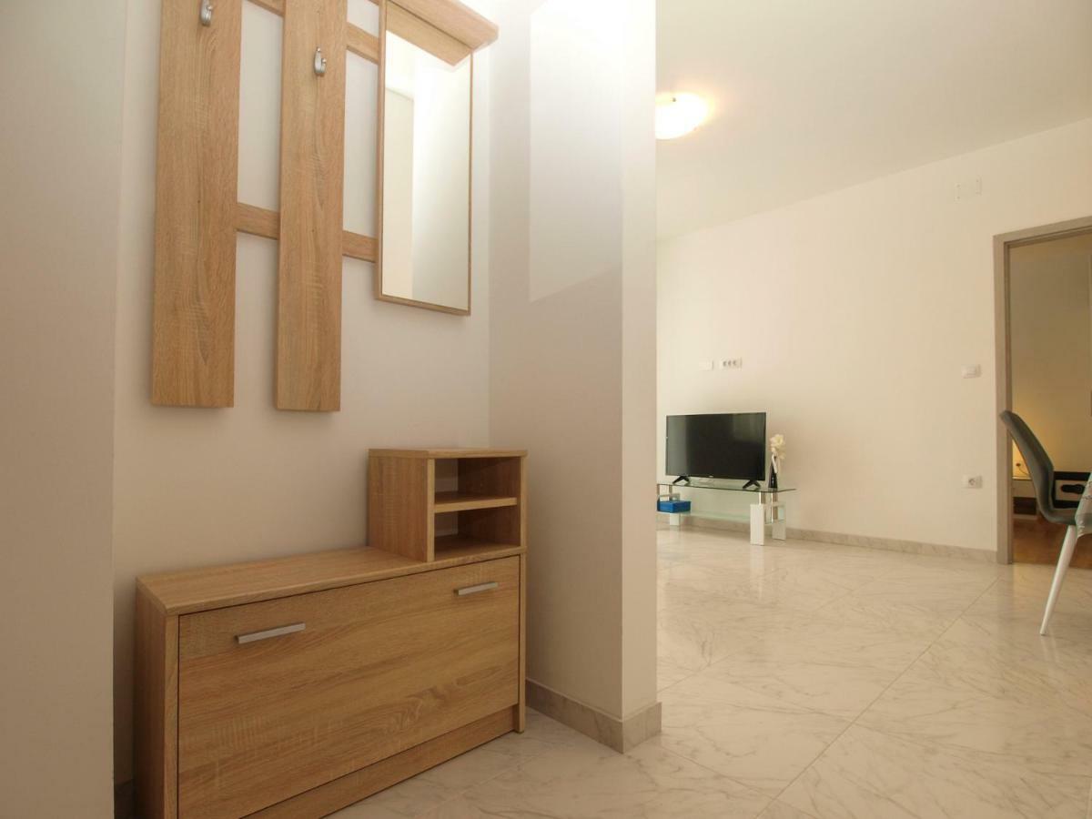 4 Stars Apartments-Pikula Fazana Exterior photo