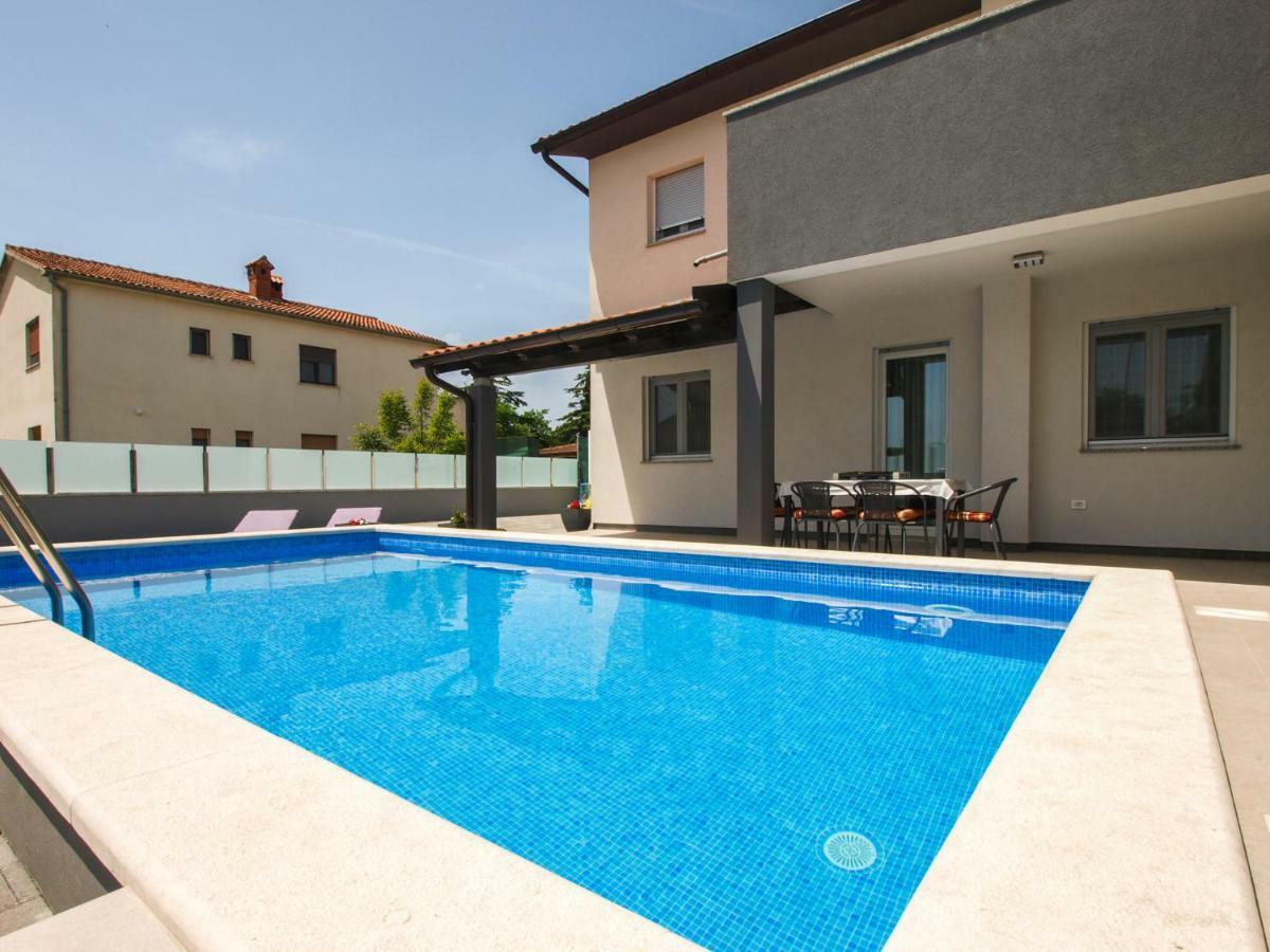 4 Stars Apartments-Pikula Fazana Exterior photo