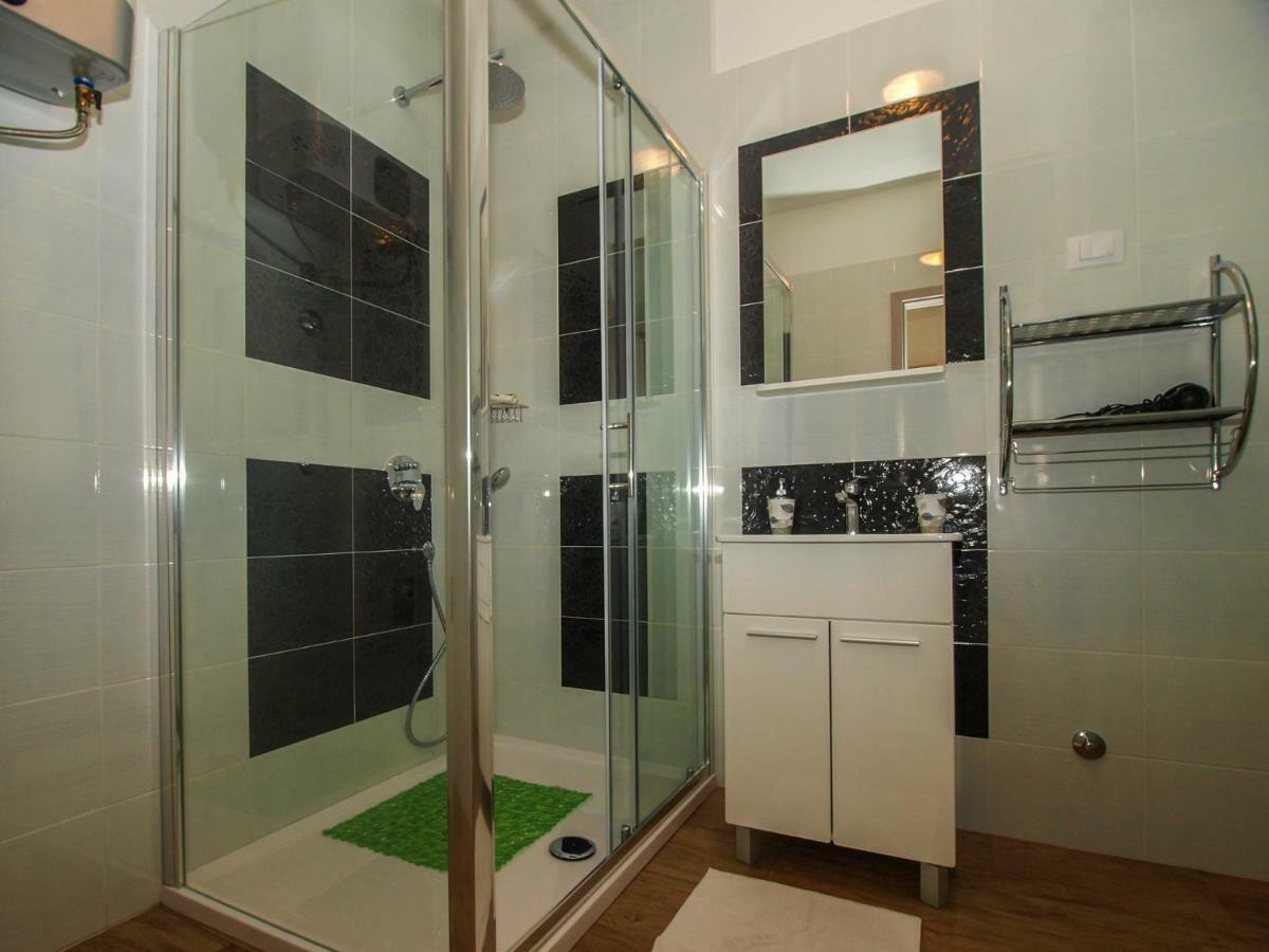 4 Stars Apartments-Pikula Fazana Exterior photo